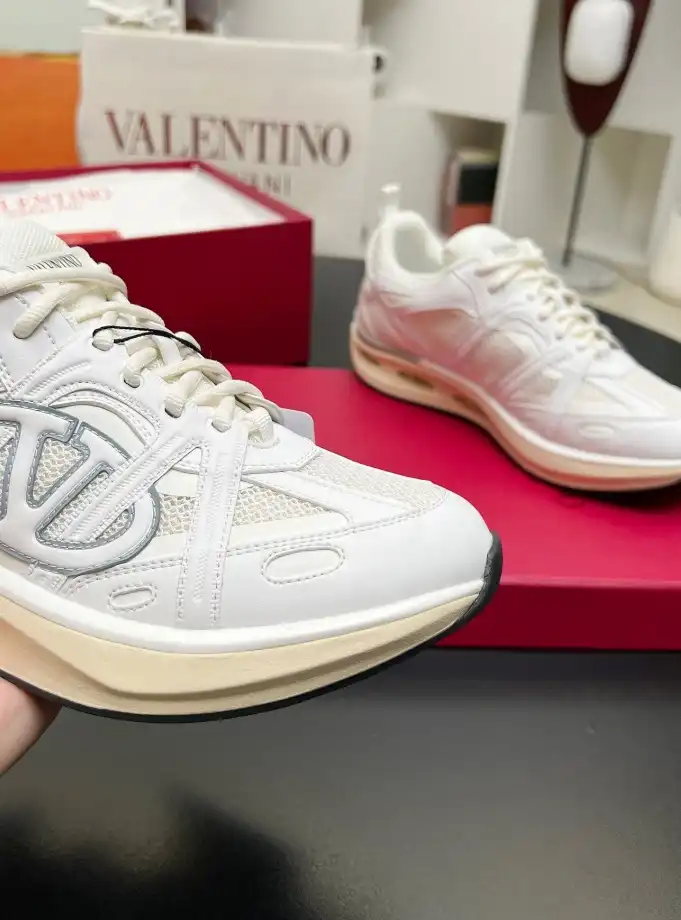 hype Valentino Sneakers