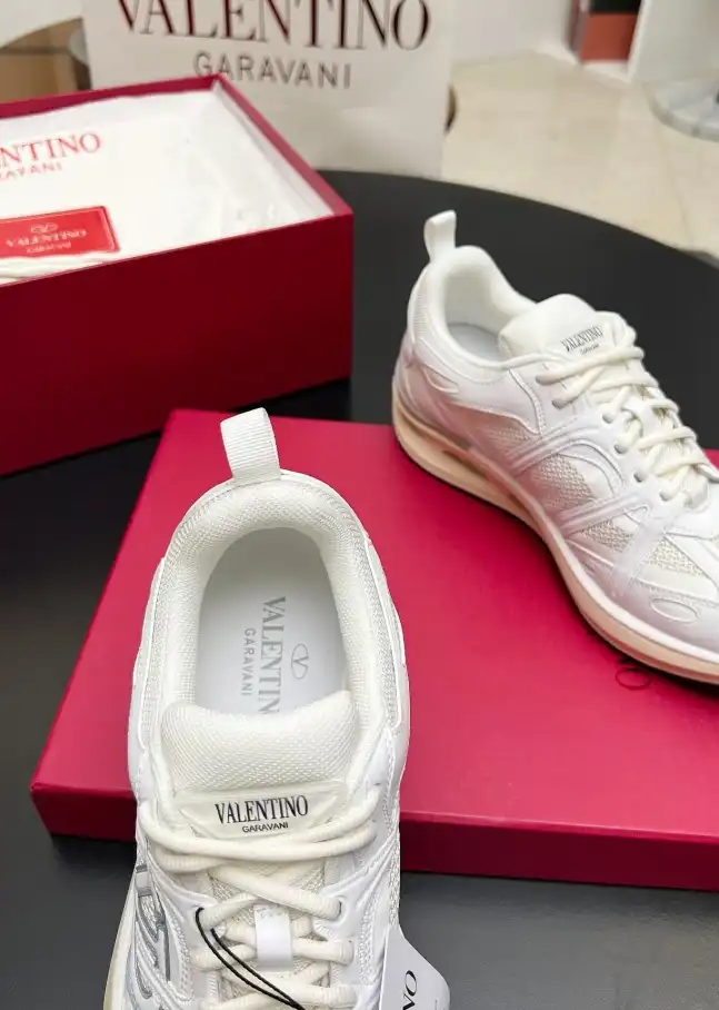 hype Valentino Sneakers