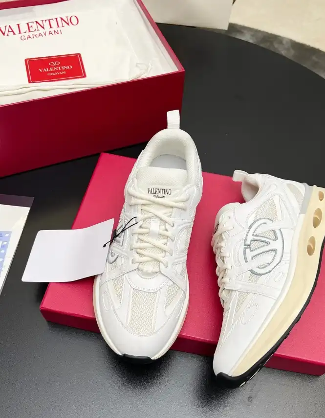 hype Valentino Sneakers