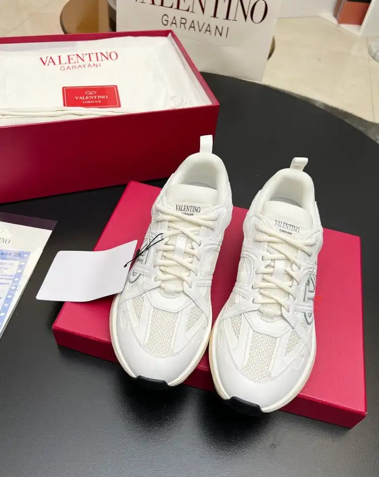 hype Valentino Sneakers