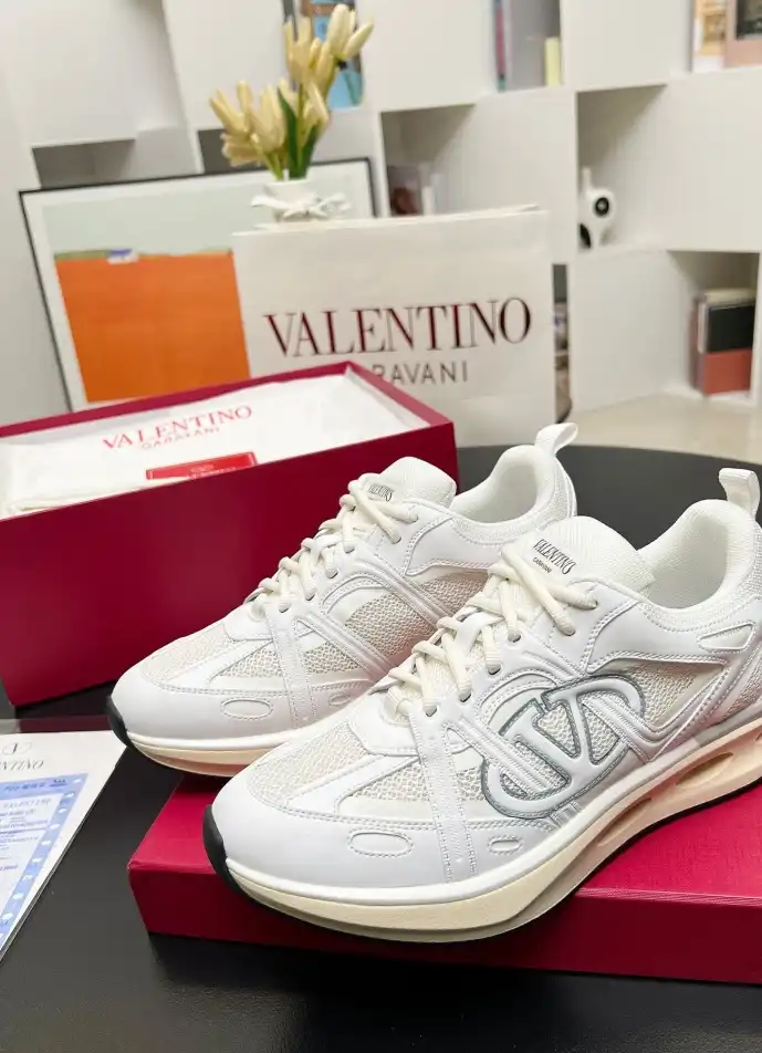 hype Valentino Sneakers