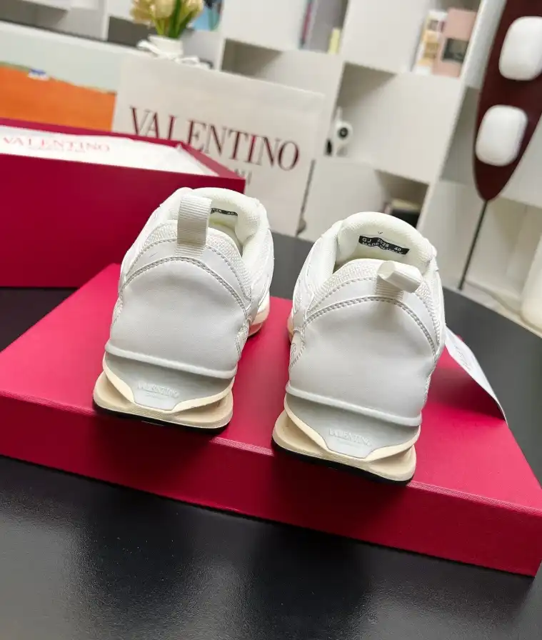 hype Valentino Sneakers