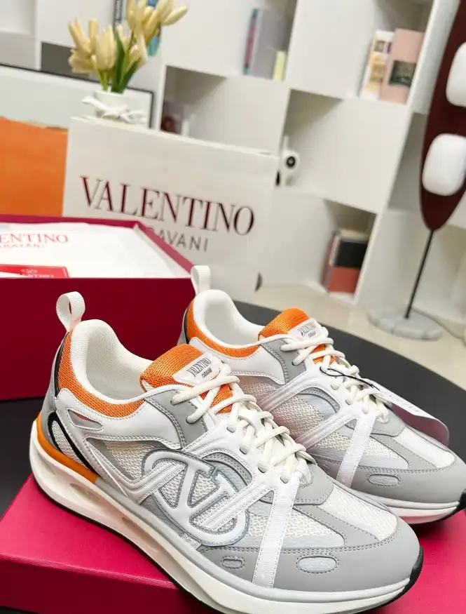 hype Valentino Sneakers