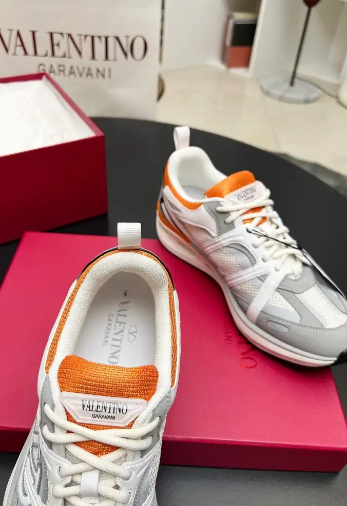 hype Valentino Sneakers