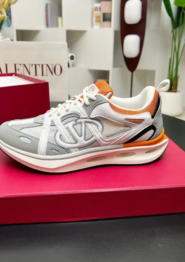 hype Valentino Sneakers