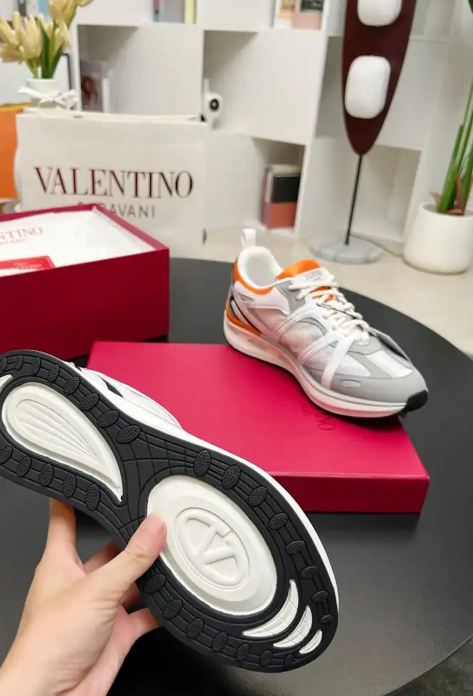 hype Valentino Sneakers