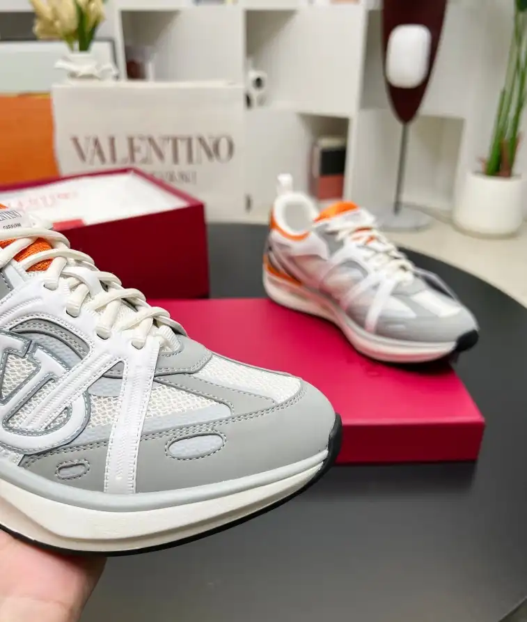 hype Valentino Sneakers