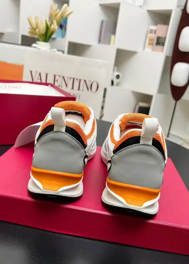 hype Valentino Sneakers