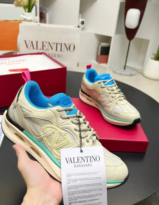 hype Valentino Sneakers