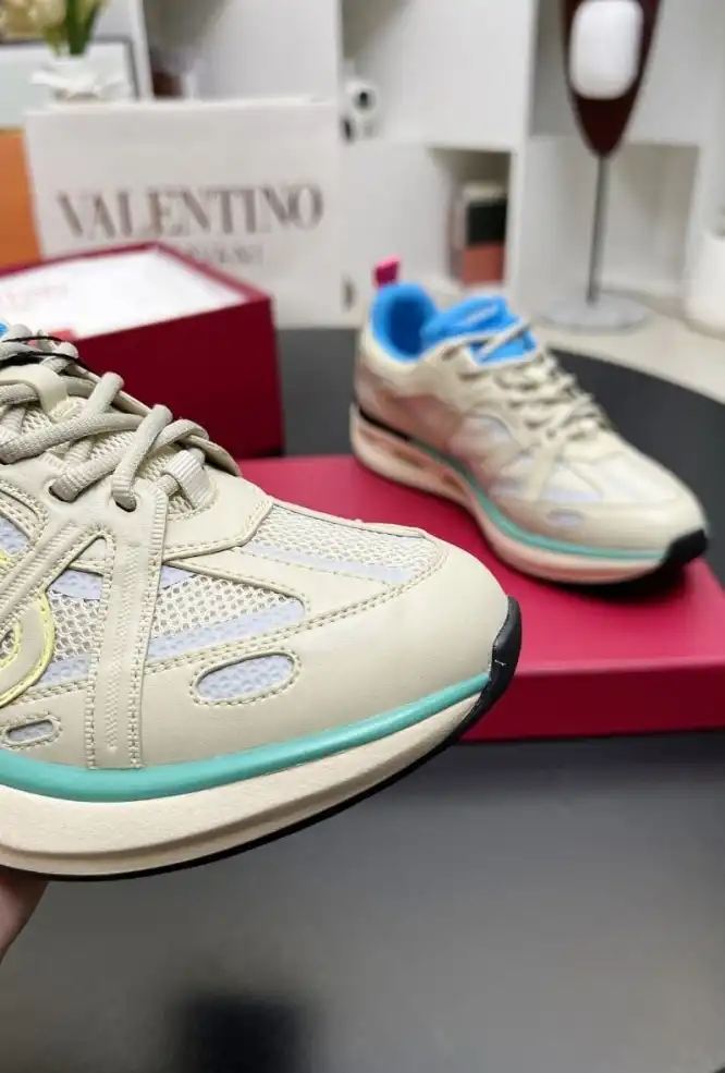 hype Valentino Sneakers