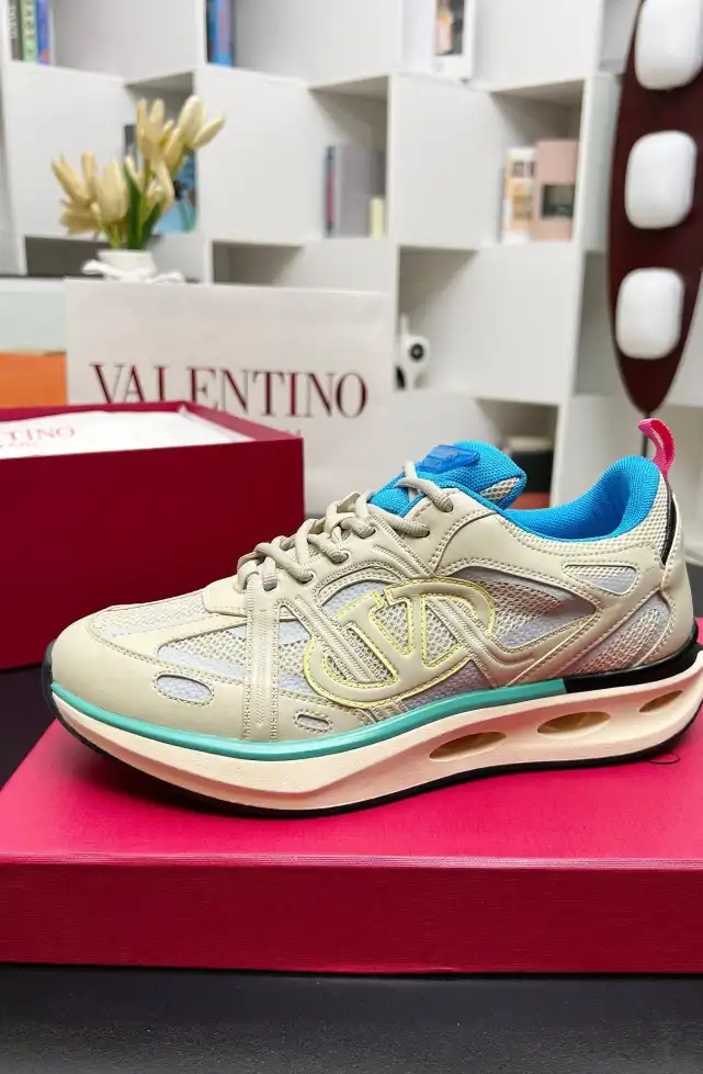 hype Valentino Sneakers