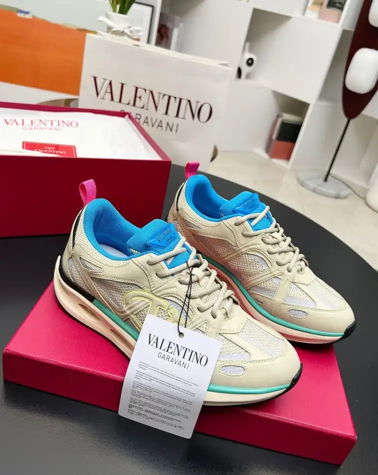 hype Valentino Sneakers