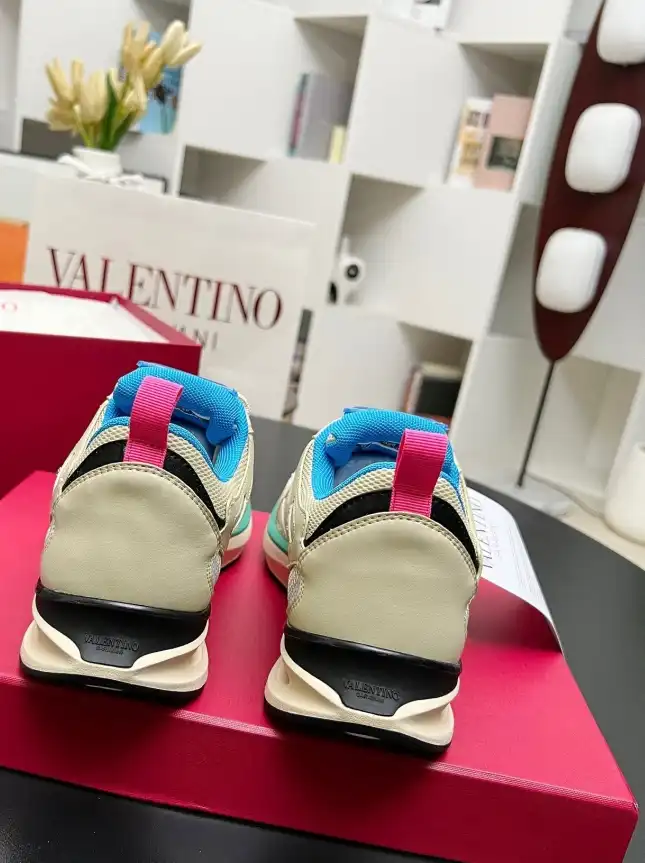 hype Valentino Sneakers