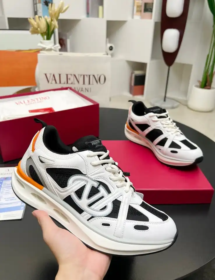 hype Valentino Sneakers