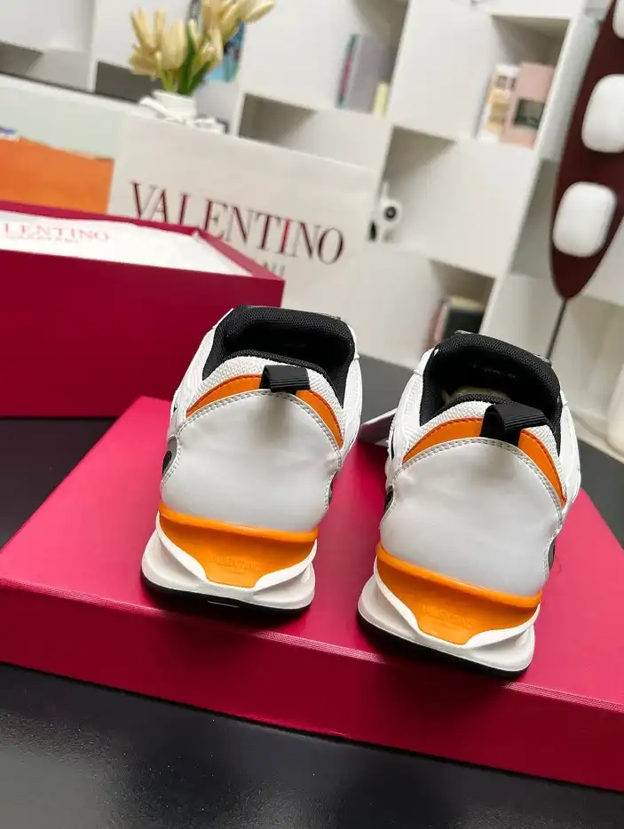 hype Valentino Sneakers