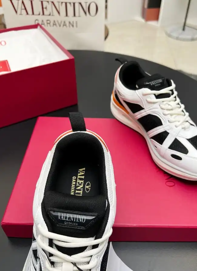 hype Valentino Sneakers