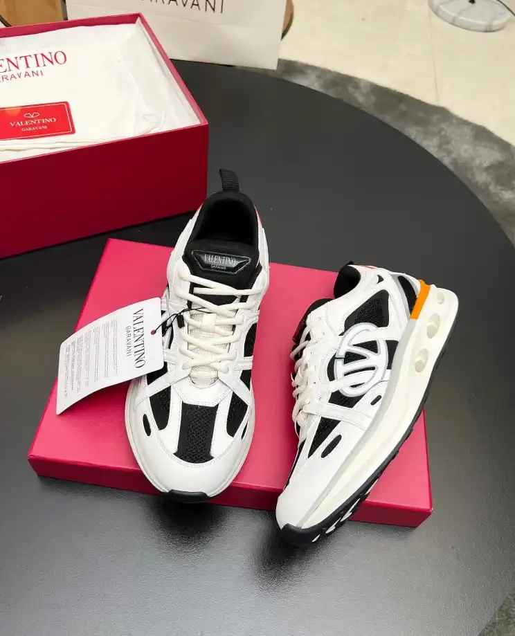 hype Valentino Sneakers