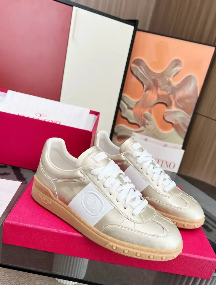 hype Valentino Sneakers