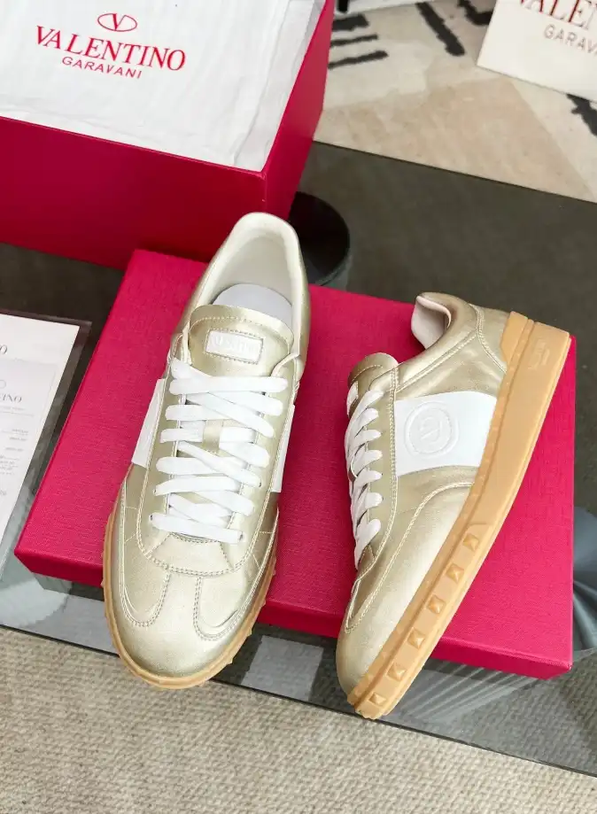 hype Valentino Sneakers