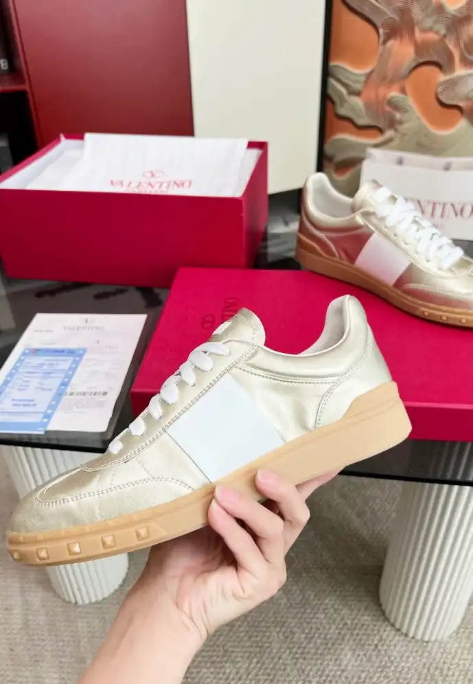 hype Valentino Sneakers