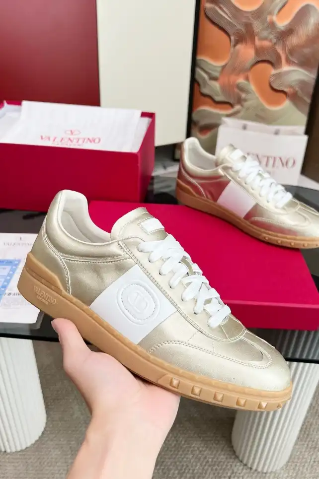 hype Valentino Sneakers