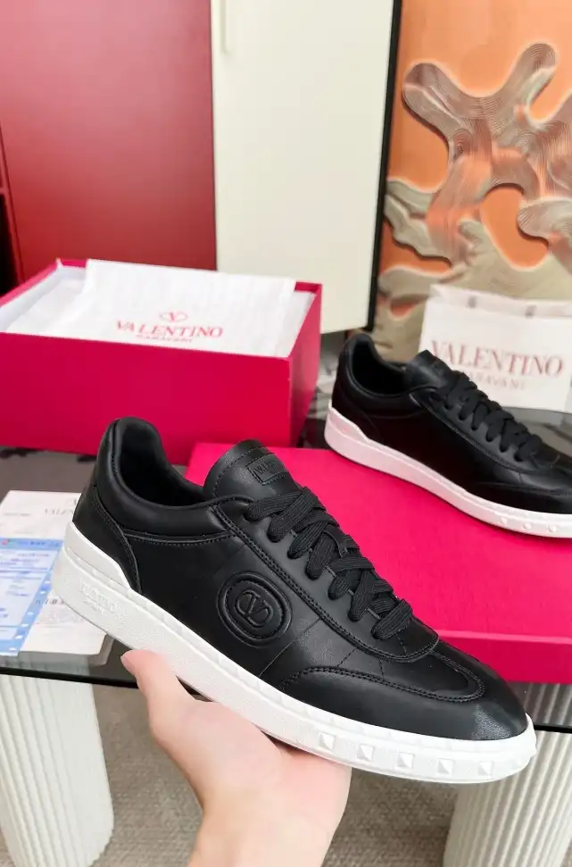 hype Valentino Sneakers