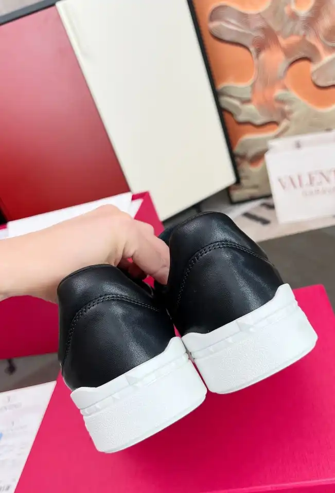 hype Valentino Sneakers