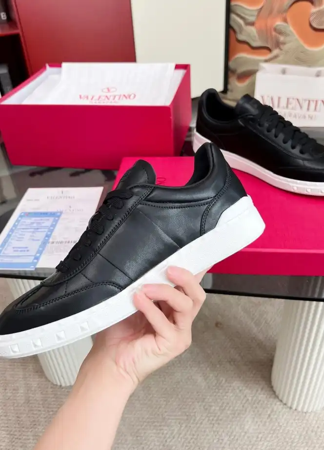 hype Valentino Sneakers