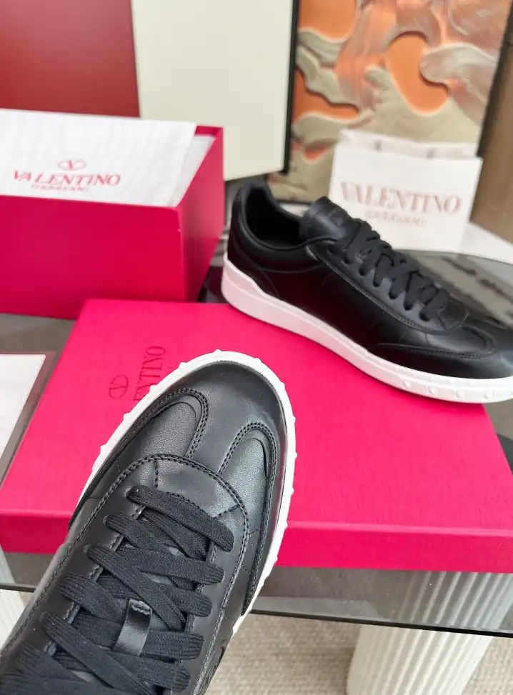 hype Valentino Sneakers