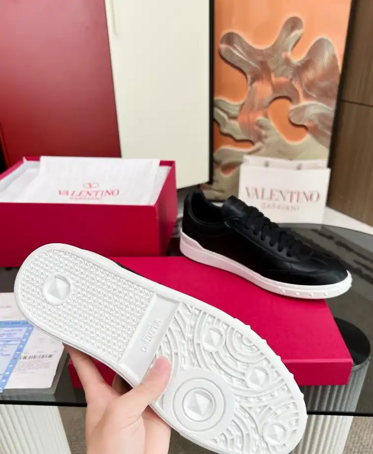 hype Valentino Sneakers