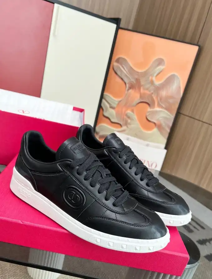 hype Valentino Sneakers