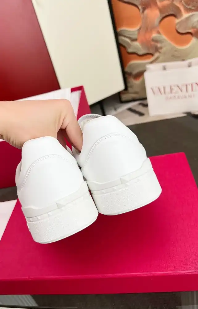 hype Valentino Sneakers