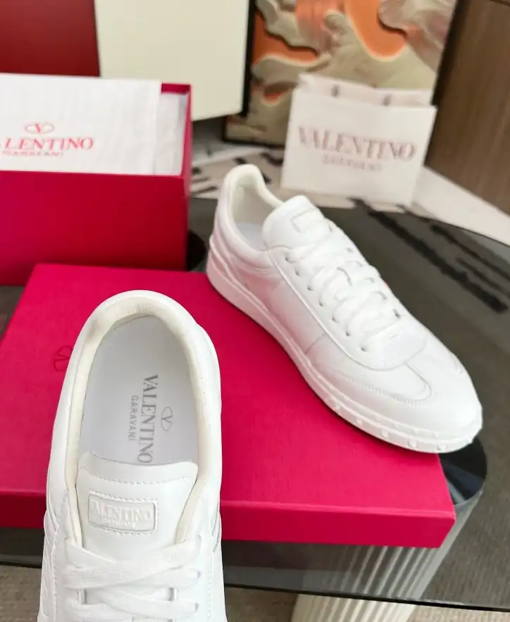 hype Valentino Sneakers