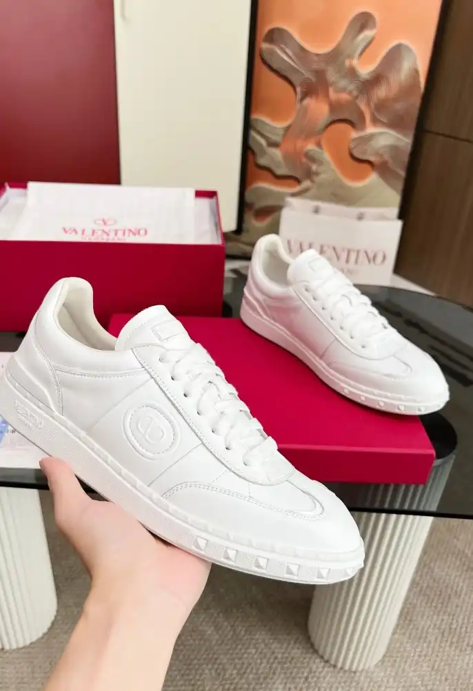 hype Valentino Sneakers