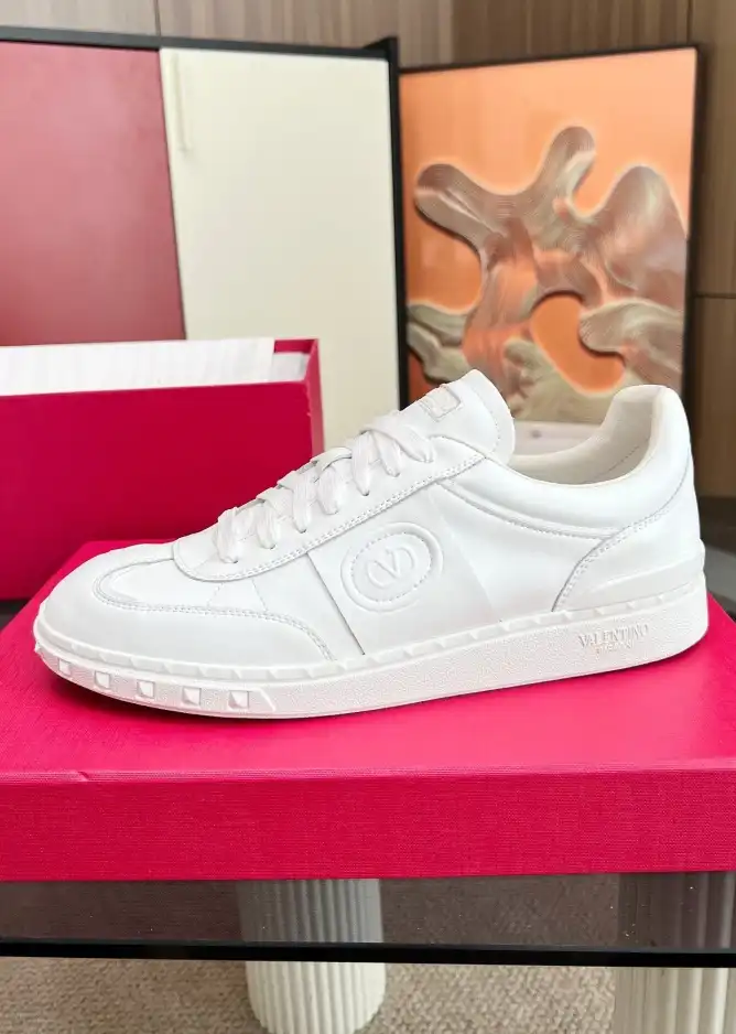 hype Valentino Sneakers