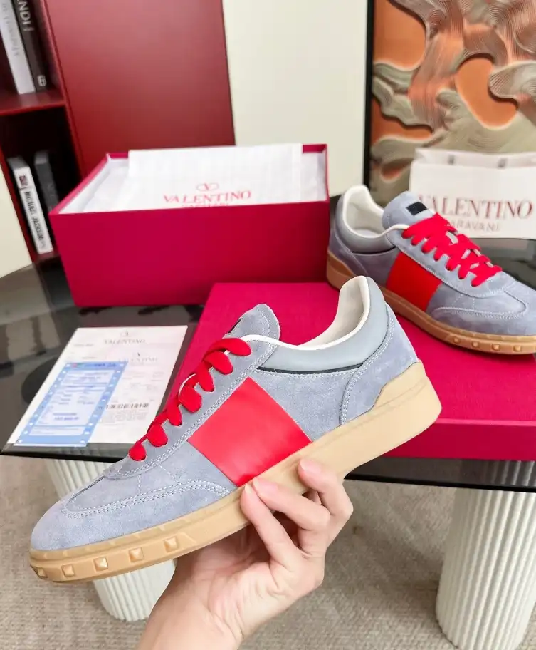 hype Valentino Sneakers