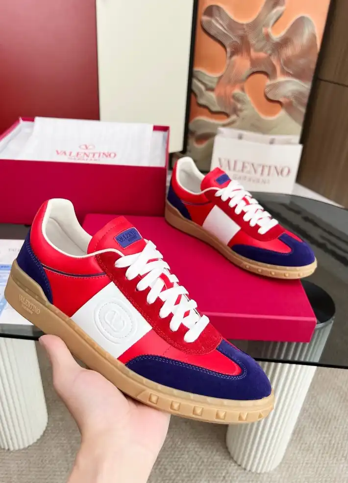 hype Valentino Sneakers