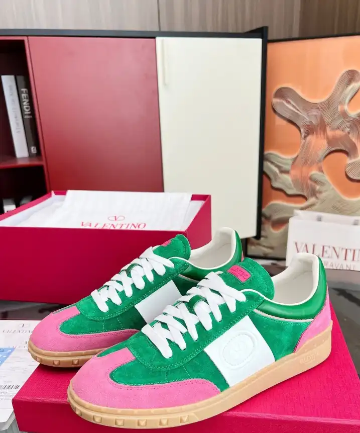 hype Valentino Sneakers