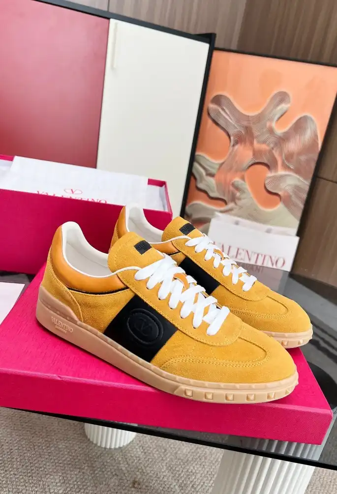 hype Valentino Sneakers