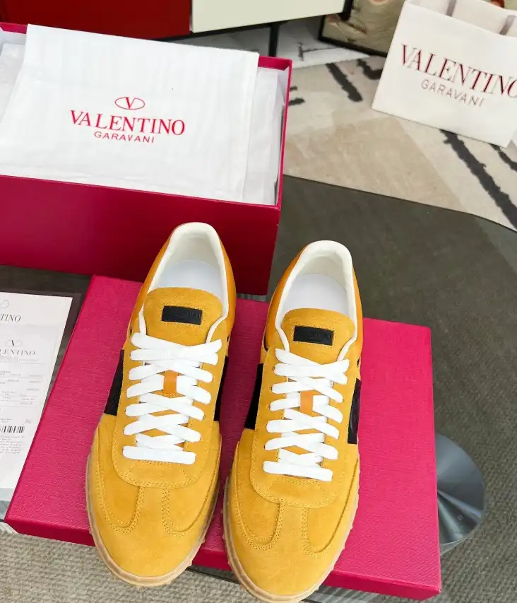 hype Valentino Sneakers