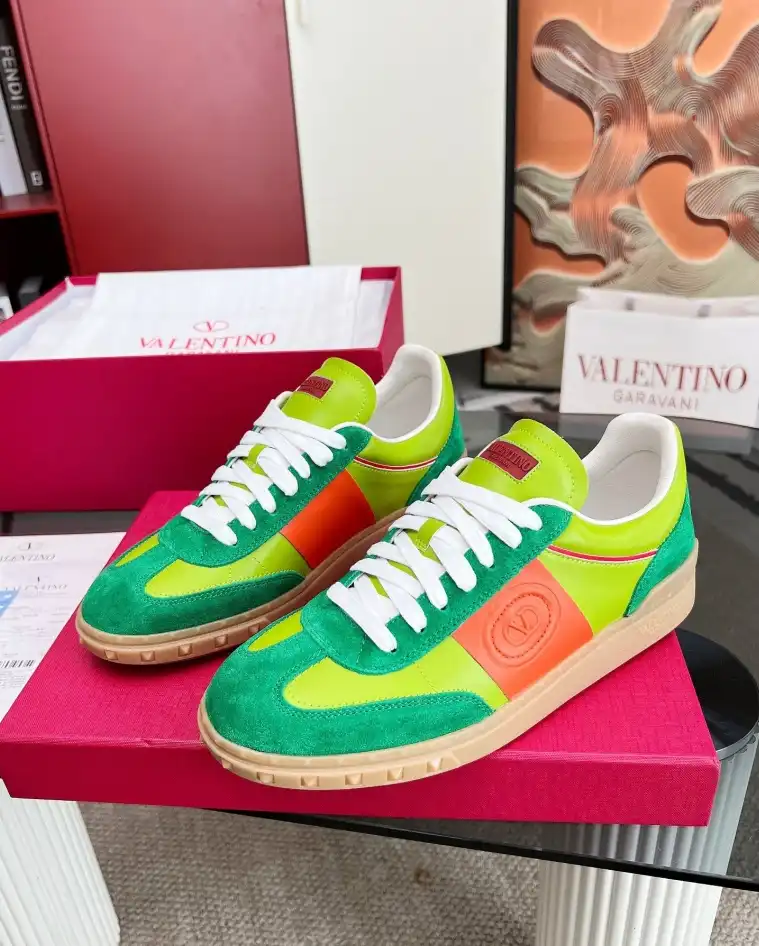 hype Valentino Sneakers