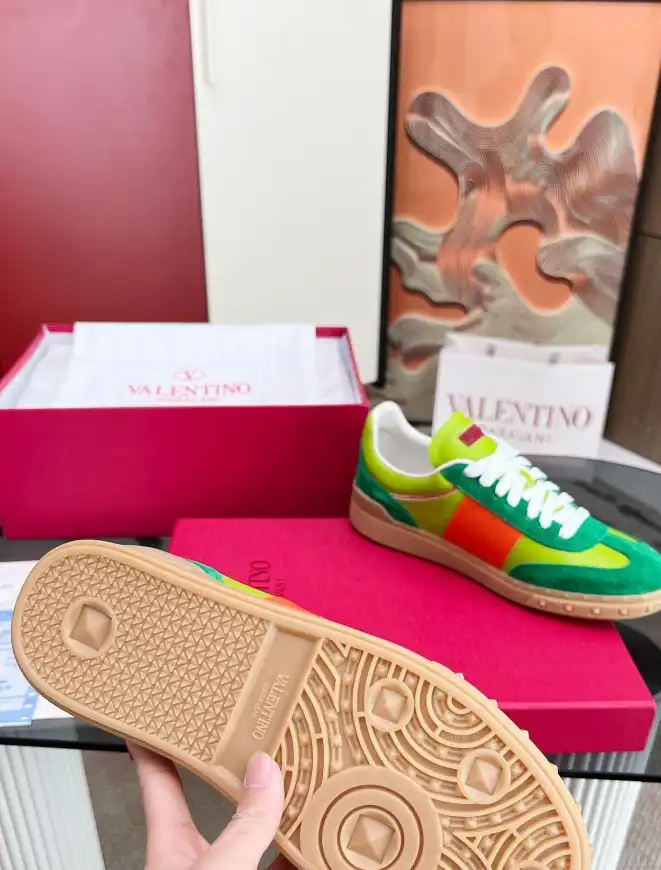 hype Valentino Sneakers