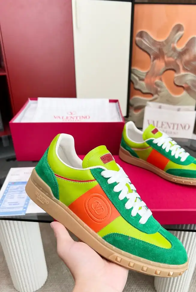 hype Valentino Sneakers