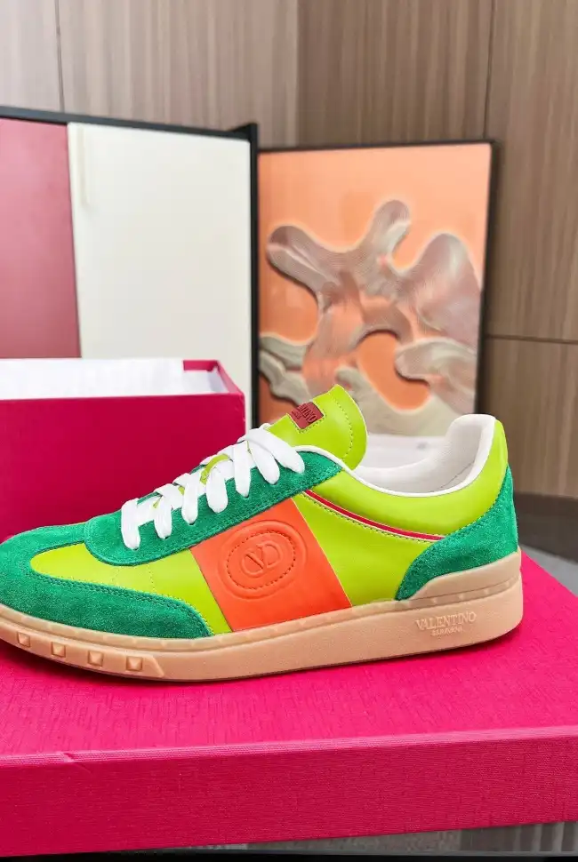 hype Valentino Sneakers