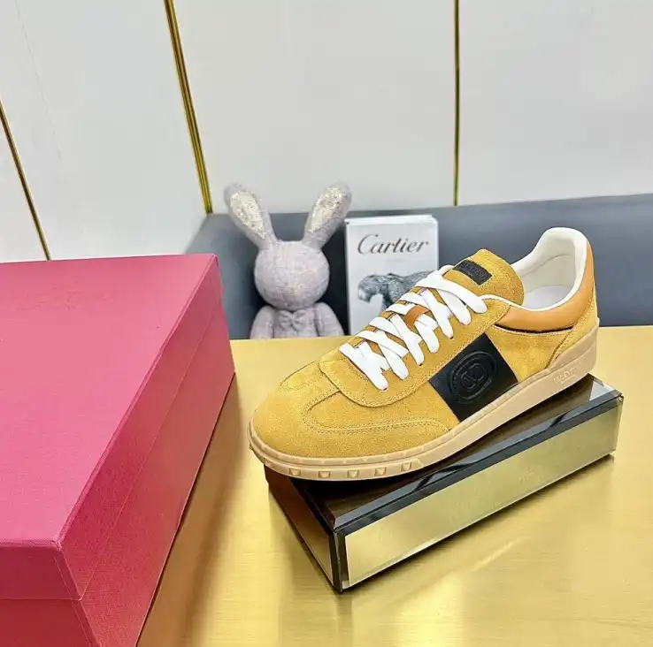 hype Valentino Sneakers