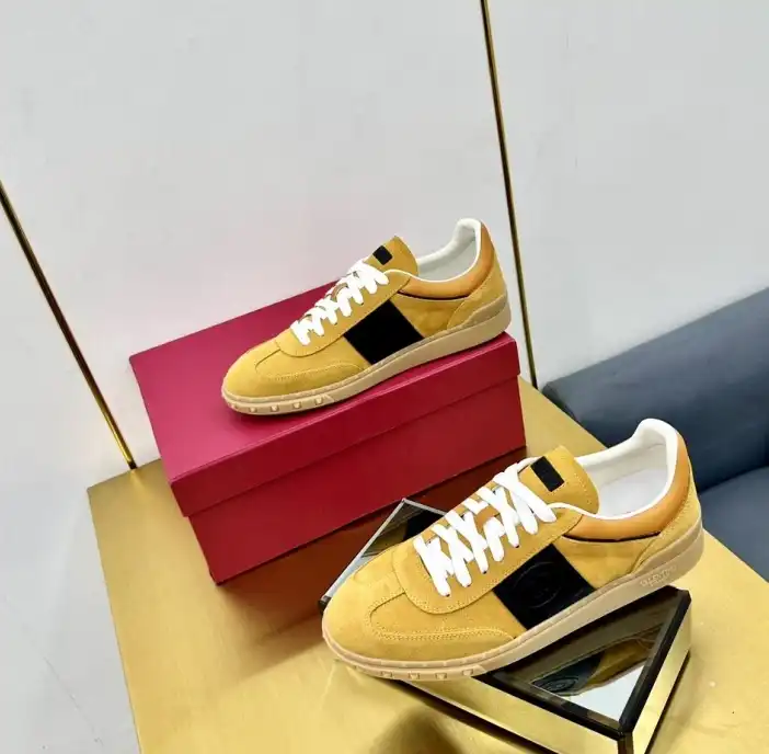 hype Valentino Sneakers