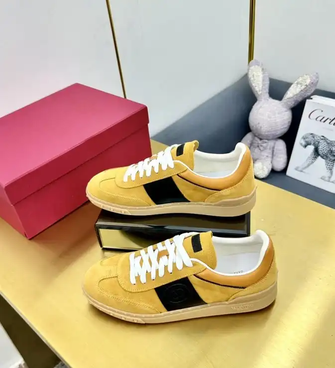 hype Valentino Sneakers