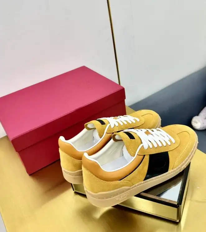 hype Valentino Sneakers