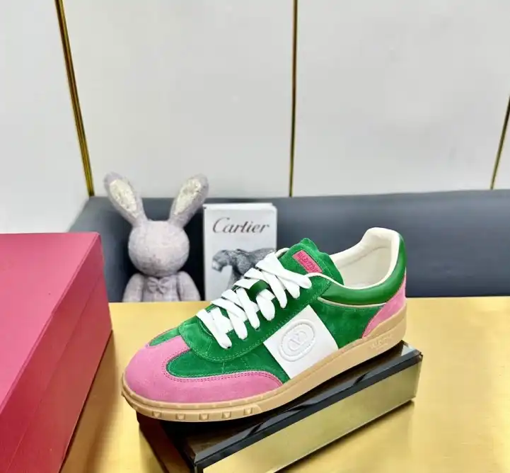 hype Valentino Sneakers