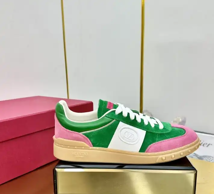 hype Valentino Sneakers